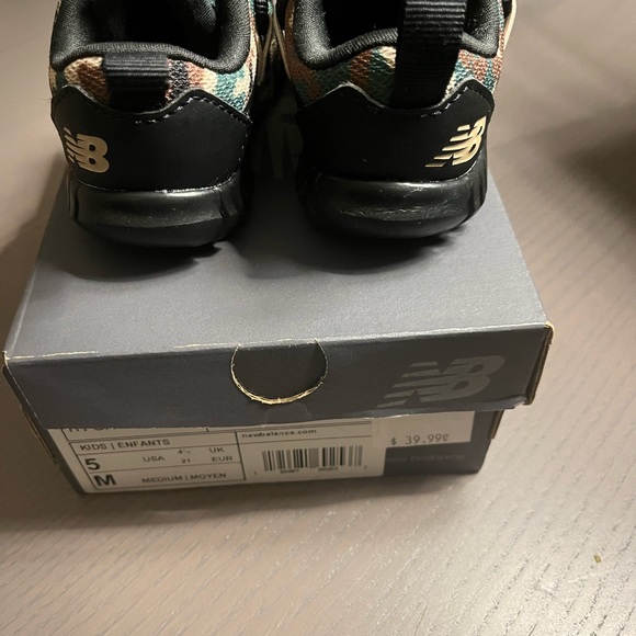 Boys New Balance kids shoes - Picture 3 of 4